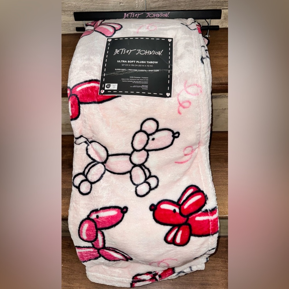 Super Cute 🥰 Betsey Johnson Pink and Red Balloon Dogs 🐕 Plush Blanket  50” x 70”